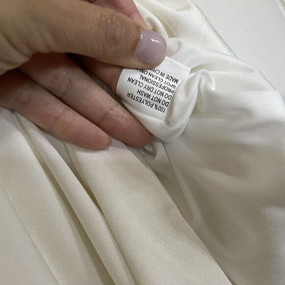 NWT! MAC DUGGAL SLEEVELESS CRYSTAL SCOOP NECKLINE COLUMN White GOWN US-6 26583 - Picture 4 of 12